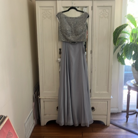 Elegant Sherri Hill Homecoming Winter Formal Prom dress, silver, size 10 - Picture 3 of 10